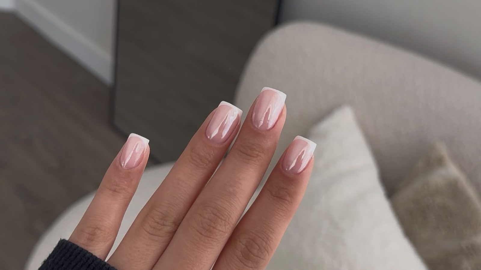 Nagels met chrome-afwerking, eigen werk Studio 22